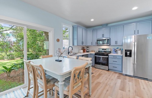 Tranquil Harbour House | Brand New 4BR 2.5BA House, Walk to Beach, Shops and Dining, Sleeps 8
