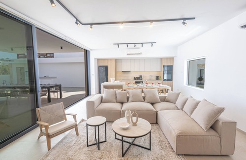 Ayia Napa Villa | Brand New, 5 Bedroom villa on Nissi Beach Avenue in Ayia Napa, Orea VIlla OR9