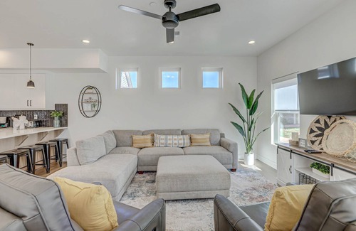 St. George House | Brand New | 5 Bedrooms | Mini Golf | Heated Pool | Lazy River | CB