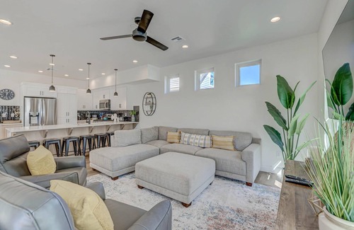 St. George House | Brand New | 5 Bedrooms | Mini Golf | Heated Pool | Lazy River | CB