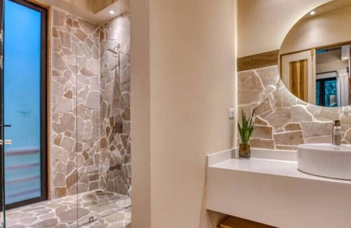 Manzanillo House | BRAND NEW 5-Star LUXE The Oasis - Couples Villa