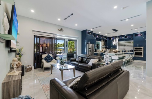 Marathon House | BRAND NEW 6 BEDROOM 7 BATHROOMS PARADISE IN MARATHON