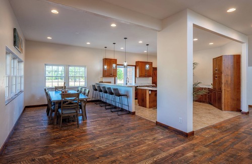 Thompson Falls House | BRAND NEW 7500 sf, 5BR/6BA luxury cabin retreat-walk to Clark Fork river.