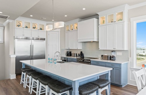 Long Beach House | Brand New 8BR 6.5BA House, Oceanfront, Pool, Hot Tub, Elevator, Sleeps 20