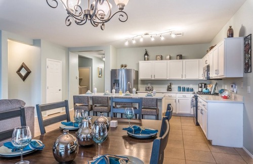 Gilbert House | BRAND NEW AC - Sleeps 12 - Pet Friendly in Gilbert near Loop 202!
