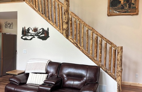Fishhook House | Brand-new Alaskan custom home awaits you in the heart of Hatcher Pass!