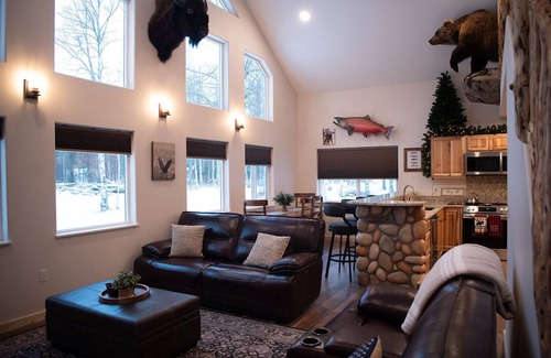 Fishhook House | Brand-new Alaskan custom home awaits you in the heart of Hatcher Pass!
