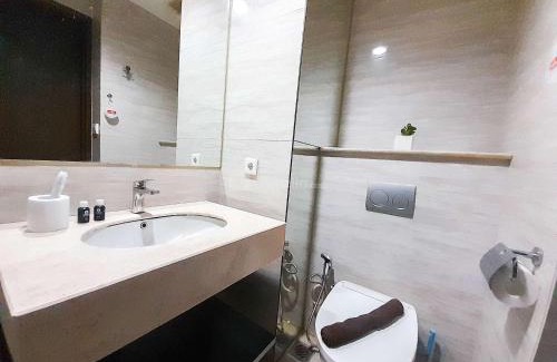 Catur Tunggal Apartment | Brand New and Good Simply 1BR at Uttara The Icon Apartment By Travelio