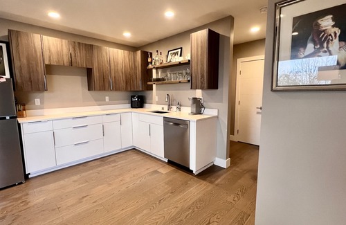 North End Apartment | Brand New Apartment Overlooking Commencement Bay