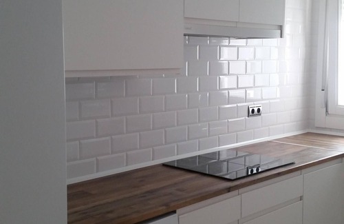 Old Town Apartment | BRAND NEW APARTMENT WITH WIFI & GARAGE