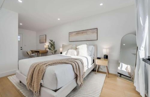 Sunnyvale West House | Brand New Apt W Parking Blocks From Downtown- C
