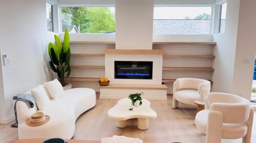 Northgate House | Brand New Architectural Gem 1900 sqft House with SPA bathroom 15min to downtown