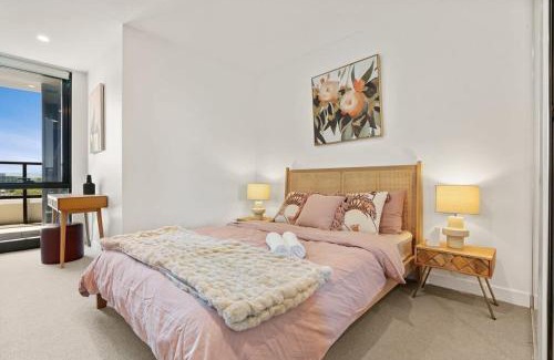 Box Hill Apartment | Brand New Box Hill Central Executive w pool+gym