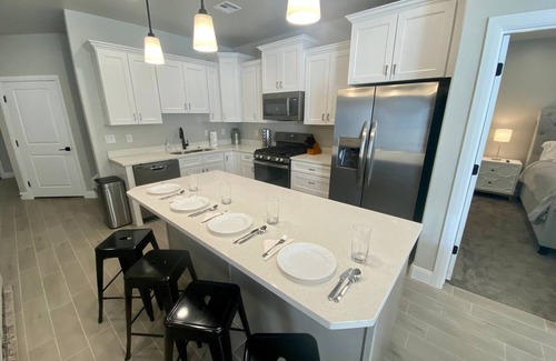 Hurricane Hotel | Brand new build 4B/3.5B in Zions Village w/Hot Tub
