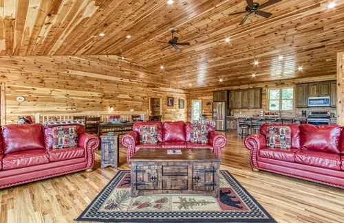 Gatlinburg Cabin | *BRAND NEW BUILD* 5 Bedroom, 5 Bath With 4,000 Sq Ft With Mountain View