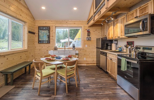 Gallatin Gateway Cabin | Brand new cabin on Gallatin River w/access to fly fishing
