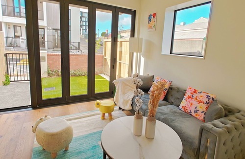 Grey Lynn House | Brand new central modern townhouse with garden and patio and free parking