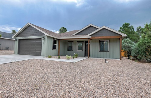 Show Low House | Brand New! Centrally located modern new build perfect for families
