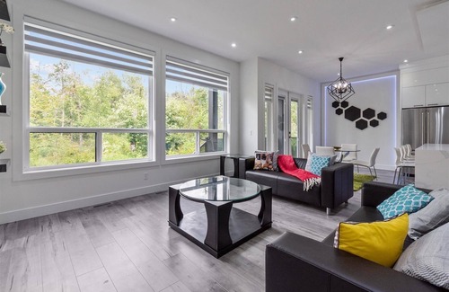 Willoughby House | 🍁Brand new, cheerful, exquisite 4 BR house,fast wifi,parking🏆
