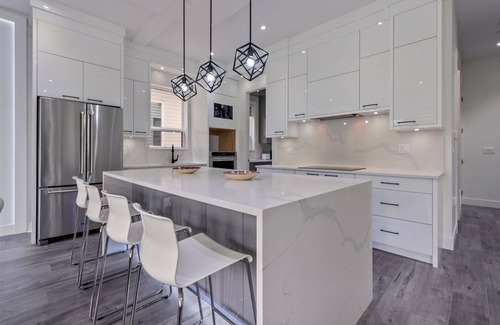 Willoughby House | 🍁Brand new, cheerful, exquisite 4 BR house,fast wifi,parking🏆