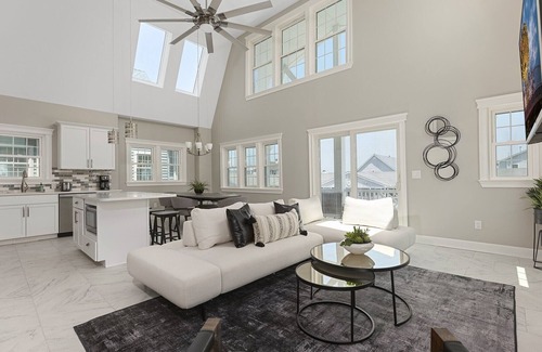 North End House | Brand New Construction on Beach Block w/Parking