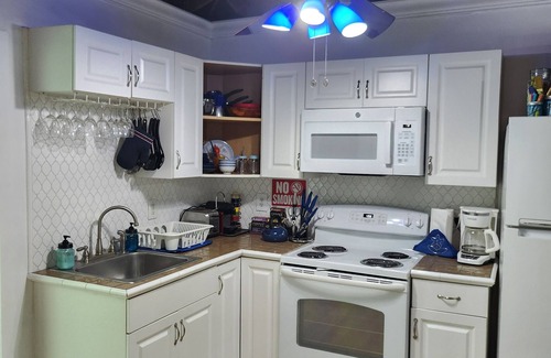 Coral Way House | Brand NEW cottage with gorgeous patio