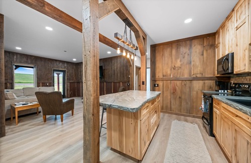 Cottage Grove House | Brand New Country Rustic Barn-R&R At It's Finest! Madison Area