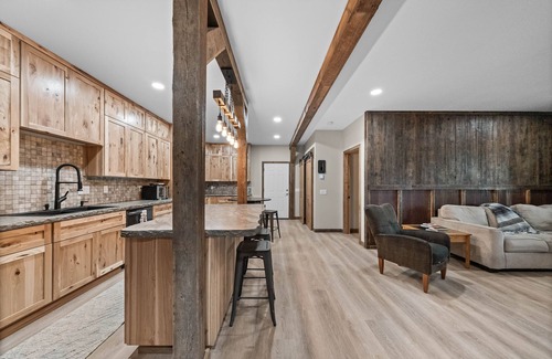 Cottage Grove House | Brand New Country Rustic Barn-R&R At It's Finest! Madison Area