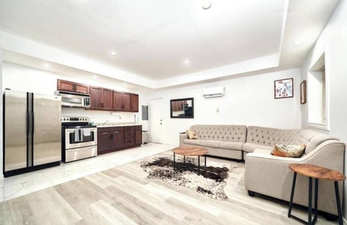 Walkerville House | Brand new Cozy 1-bedroom house by the Riverfront with private parking