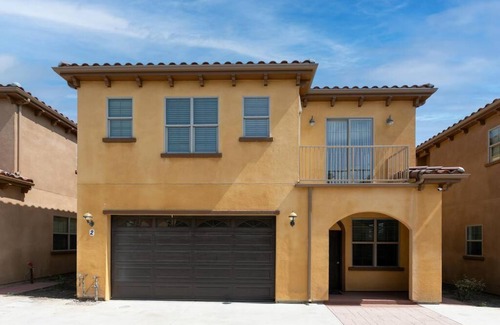 Lomita House | BRAND NEW - Cozy, Central, Private, All Amenities