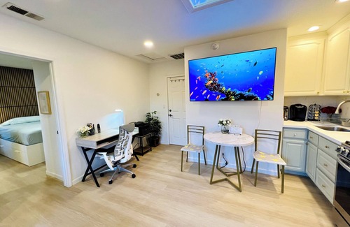 Menlo Park House | Brand-new deluxe guesthouse with king bed in MPK, 1mi to Meta, 3mi to Stanford