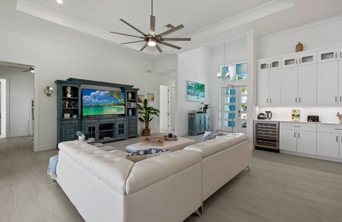 Fort Myers House | BRAND NEW! Direct Sailboat Access, Breathtaking Heated Saltwater Pool - Villa Blue Lagoon - Roelens