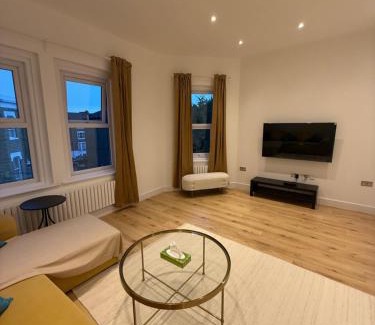 Askew Apartment | Brand New Duplex 2BR 2BR Balcony in Shepherds Bush