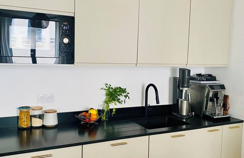 Quartier de la Folie-Mericourt Apartment | Brand-new Flat in Paris Center/65 sqm/Friends & Family