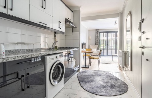 Esenler Apartment | Brand New Flat with Balcony in Esenler