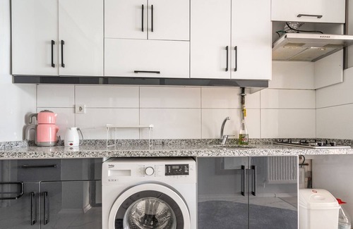 Esenler Apartment | Brand New Flat with Balcony in Esenler