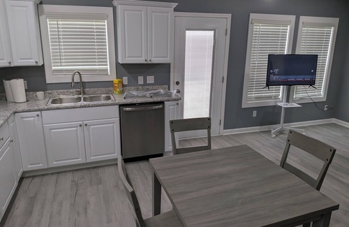 Big Creek House | Brand New Floating Home on Norris Lake : Sleeps 12 : Swim, Grill & Relax! #4