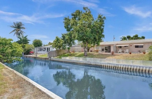 Fort Lauderdale Villa | Brand New Fort Lauderdale Gem with Pool – Special Introductory Rates!