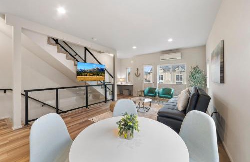 Anacortes House | BRAND NEW Fully Updated Condo 918 in Anacortes