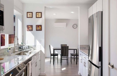 Greenwood House | Brand New Home | 10min to Green Lake