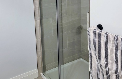 London House | Brand new home, close to eateries/quiet