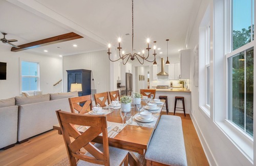 Old Town Bluffton House | Brand New Home in Old Town Bluffton. Walk to Promenade and May River