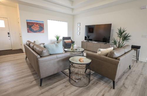Kanab House | Brand New Home with Private Pool and Hot Tub