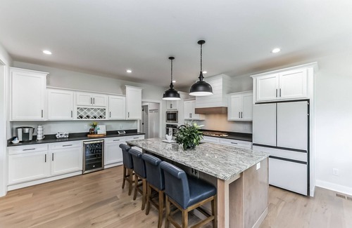 Buechel House | Brand New Home with Indoor Golf Simulator! 20 minutes from Kentucky Derby!