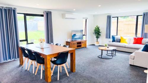 Pukehangi House | Brand New House with 5 bedroom and 3 full bathroom
