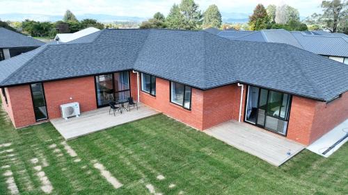 Pukehangi House | Brand New House with 5 bedroom and 3 full bathroom