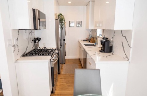 NoHo Arts District Apartment | BRAND-NEW INTERIOR 2BR APARTMENT COMPLETED RENOVATED/REMODELED IN 2022 with LARGE PRIVATE FENCED PATIO and PARKING (p59)