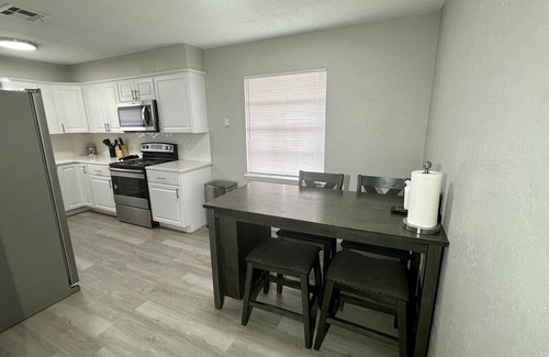 Lawton House | Brand new- just remodeled! Adjustable base beds! Close to Ft. Sill!High end Home