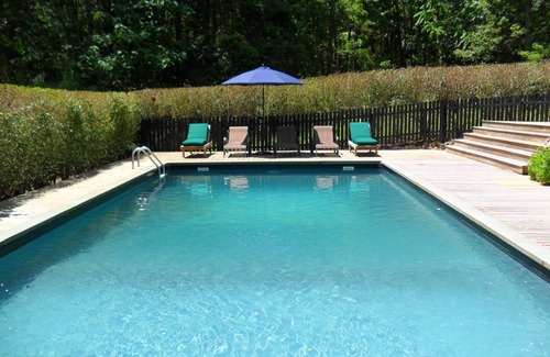 Sag Harbor House | Brand new kitchen, Jacuzzi, organic garden, minutes to the Village