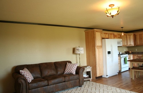 Nelchina Cabin | Brand New! Lake Front Rental With Mountain Views